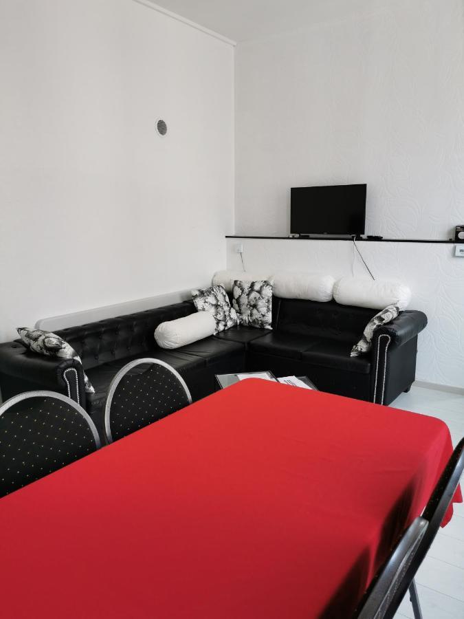 Ostend Backpackers Lodge ภายนอก รูปภาพ