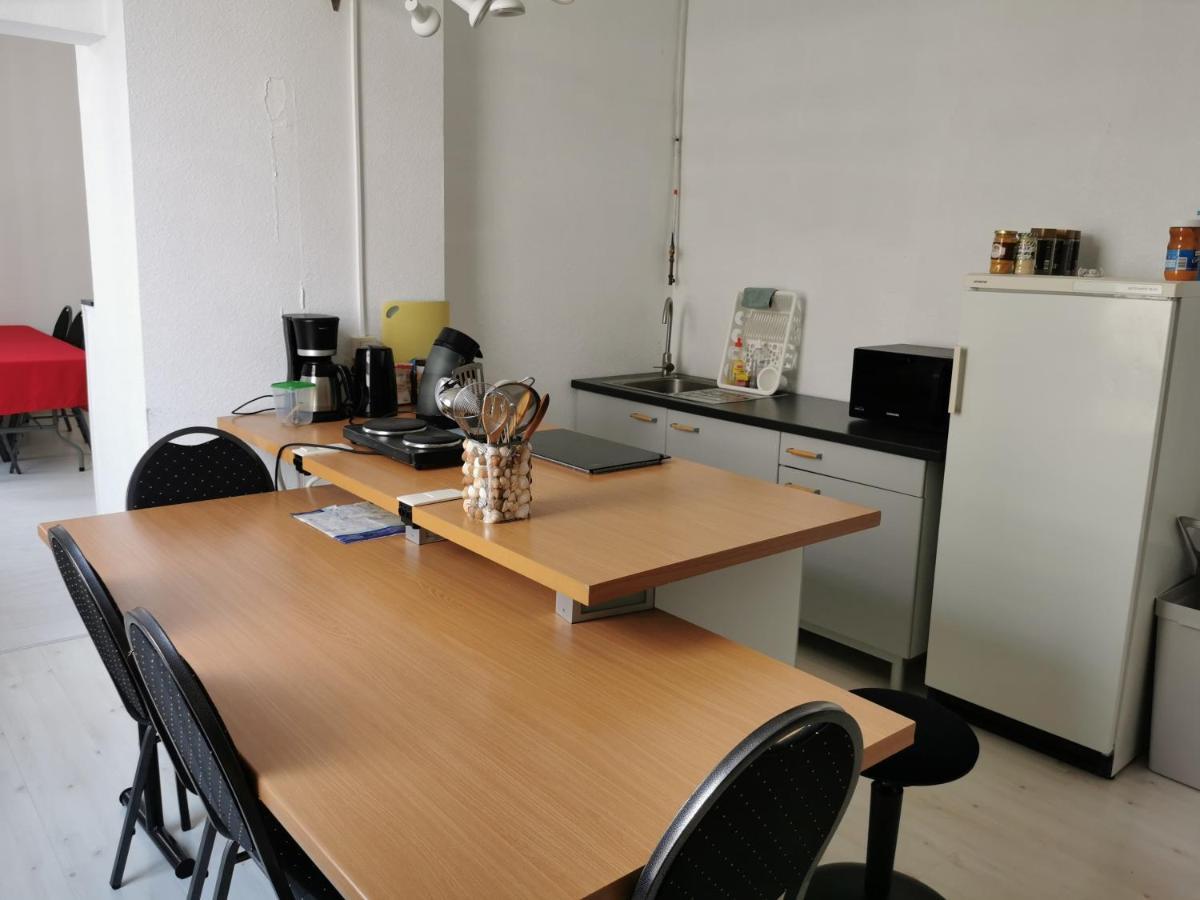 Ostend Backpackers Lodge ภายนอก รูปภาพ