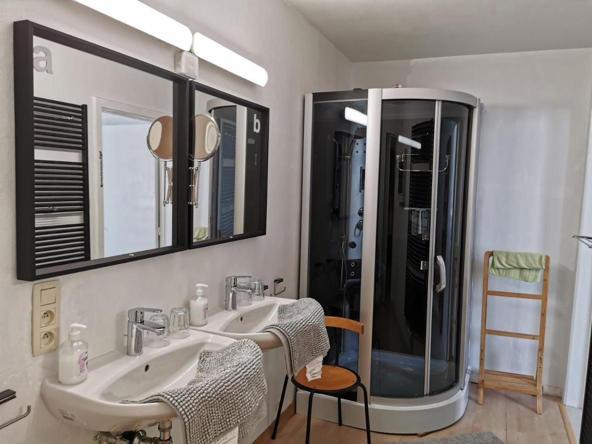 Ostend Backpackers Lodge ภายนอก รูปภาพ